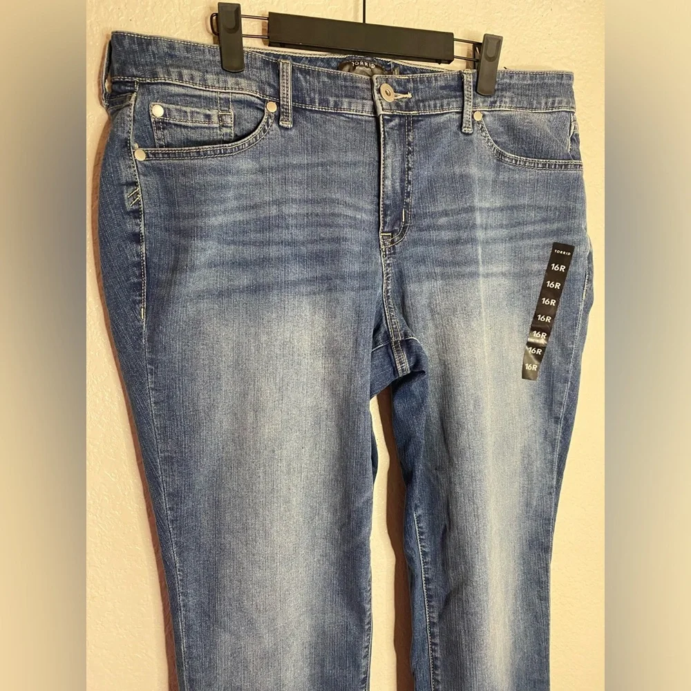 NWT Torrid Boyfriend Straight Vintage Stretch Jeans Size 16 - Picture 2 of 6